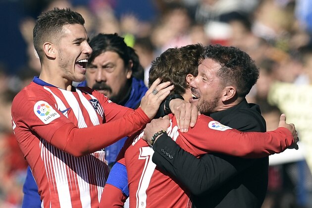 Atletico Madrid's French forward Antoine Griezmann (2R) celebrates after scoring the opening goal, with Atletico Madrid's Argentinian coach Diego Simeone (R) beside Atletico Madrid's French defender Lucas Hernandez during the Spanish league football match between Club Deportivo Leganes SAD and Club Atletico de Madrid at the Estadio Municipal Butarque in Leganes on November 3, 2018. (Photo by OSCAR DEL POZO / AFP)        (Photo credit should read OSCAR DEL POZO/AFP/Getty Images)