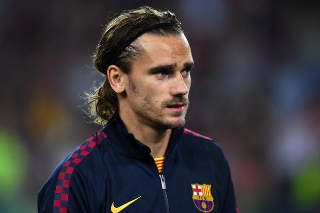 BARCELONA, SPAIN - OCTOBER 02: Antoine Griezmann of FC Barcelona looks on prior to the UEFA Champions League group F match between FC Barcelona and Inter at Camp Nou on October 02, 2019 in Barcelona, Spain. (Photo by Etsuo Hara/Getty Images)