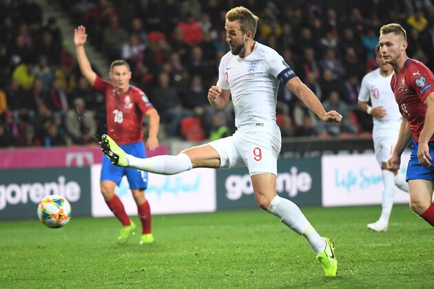 England's forward Harry Kane (C) the ball during the UEFA Euro 2020 qualifier Group A football match Czech Republic v England at the Sinobo Arena in Prague on October 11, 2019. (Photo by JOE KLAMAR / AFP) (Photo by JOE KLAMAR/AFP via Getty Images)