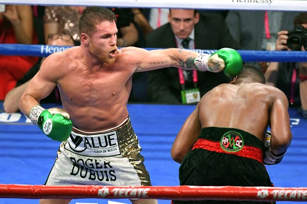 LAS VEGAS, NEVADA - MAY 04:  Canelo Alvarez (L) hits Daniel Jacobs in the ninth round of their middleweight unification fight at T-Mobile Arena on May 4, 2019 in Las Vegas, Nevada. Alvarez won by unanimous decision.  (Photo by Ethan Miller/Getty Images)