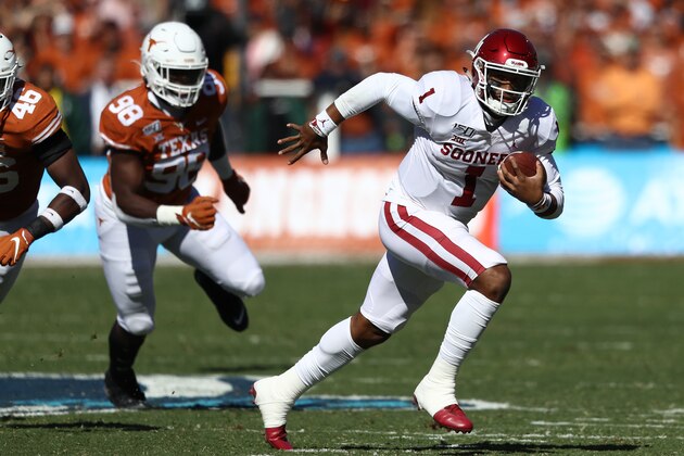 DALLAS, TEXAS - OCTOBER 12:  Jalen Hurts #1 of the Oklahoma Sooners runs the ball against the Texas Longhorns in the first quarter during the 2019 AT&T Red River Showdown at Cotton Bowl on October 12, 2019 in Dallas, Texas. (Photo by Ronald Martinez/Getty Images)
