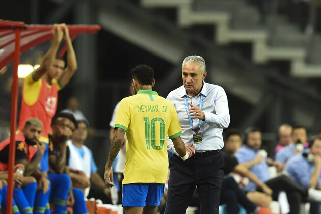 Brazil's forward Neymar (L) shakes hands with team coach Tite as he leaves the field during an international friendly football match between Brazil and Nigeria at the National Stadium in Singapore on October 13, 2019. (Photo by Roslan RAHMAN / AFP) / The erroneous mention[s] appearing in the metadata of this photo by Roslan RAHMAN has been modified in AFP systems in the following manner: [October 13] instead of [October 12]. Please immediately remove the erroneous mention[s] from all your online services and delete it (them) from your servers. If you have been authorized by AFP to distribute it (them) to third parties, please ensure that the same actions are carried out by them. Failure to promptly comply with these instructions will entail liability on your part for any continued or post notification usage. Therefore we thank you very much for all your attention and prompt action. We are sorry for the inconvenience this notification may cause and remain at your disposal for any further information you may re