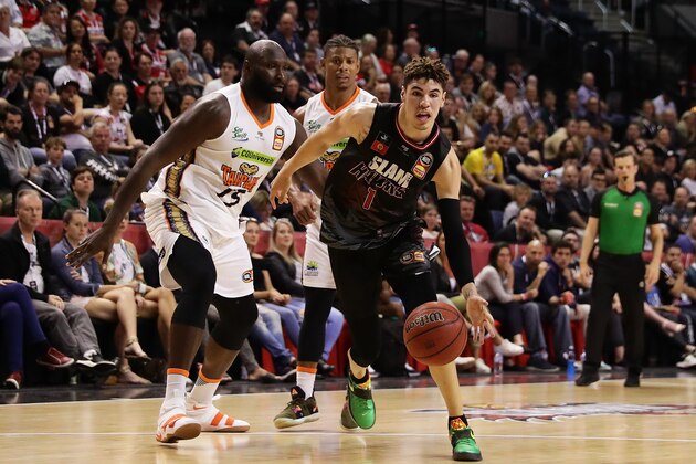 WOLLONGONG, AUSTRALIA - OCTOBER 14: Lamelo Ball of the Hawks drives to the basket during the round two NBL match between the Illawarra Hawks and the Cairns Taipans at Wollongong Entertainment Centre on October 14, 2019 in Wollongong, Australia. (Photo by Matt King/Getty Images)