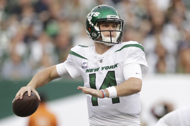 New York Jets quarterback Sam Darnold looks to throw during the first half of an NFL football game against the Dallas Cowboys, Sunday, Oct. 13, 2019, in East Rutherford, N.J. (AP Photo/Adam Hunger)