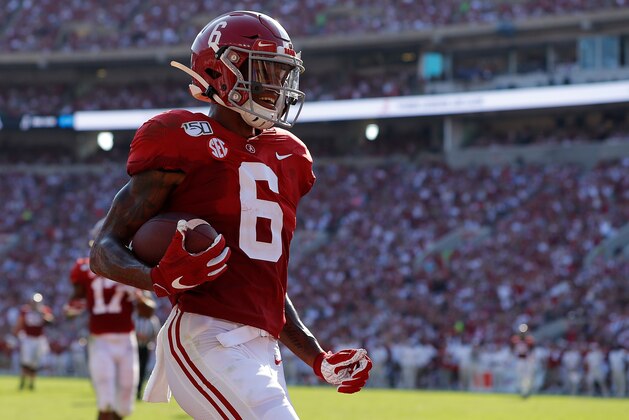 TUSCALOOSA, ALABAMA - SEPTEMBER 28:  DeVonta Smith #6 of the Alabama Crimson Tide takes this reception in for a touchdown against the Mississippi Rebels at Bryant-Denny Stadium on September 28, 2019 in Tuscaloosa, Alabama. (Photo by Kevin C. Cox/Getty Images)