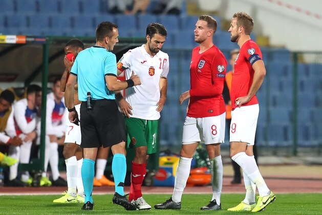 SOFIA, BULGARIA - OCTOBER 14: Jordan Henderson and Harry Kane of England question referee Ivan Bebek during the UEFA Euro 2020 qualifier between Bulgaria and England on October 14, 2019 in Sofia, Bulgaria. (Photo by Catherine Ivill/Getty Images)