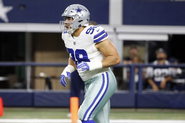 Dallas Cowboys defensive end Tyrone Crawford (98) runs onto the field during an NFL football game against the Seattle Seahawks, Sunday, Dec. 24, 2017, in Arlington, Texas. (AP Photo/Michael Ainsworth)