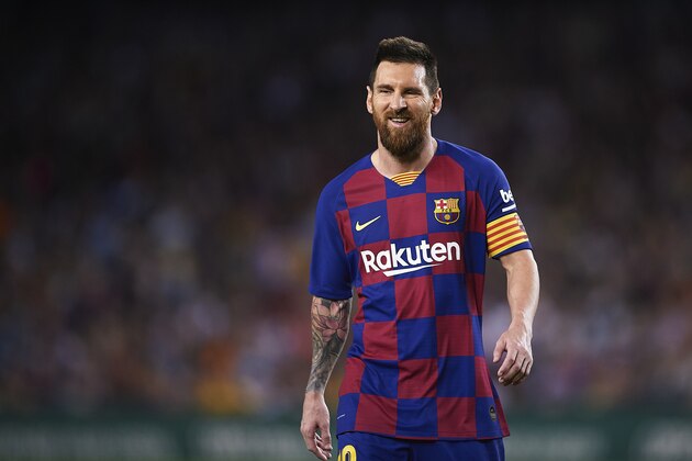 BARCELONA, SPAIN - OCTOBER 06: Lionel Messi of FC Barcelona looks on during the Liga match between FC Barcelona and Sevilla FC at Camp Nou on October 06, 2019 in Barcelona, Spain. (Photo by Aitor Alcalde/Getty Images)