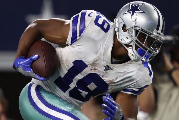 ARLINGTON, TEXAS - OCTOBER 06:  Amari Cooper #19 of the Dallas Cowboys makes a touchdown pass reception against the Green Bay Packers in the fourth quarter at AT&T Stadium on October 06, 2019 in Arlington, Texas. (Photo by Ronald Martinez/Getty Images)
