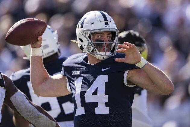 STATE COLLEGE, PA - OCTOBER 05: Sean Clifford #14 of the Penn State Nittany Lions looks to pass against the Purdue Boilermakers during the second half at Beaver Stadium on October 5, 2019 in State College, Pennsylvania. (Photo by Scott Taetsch/Getty Images)