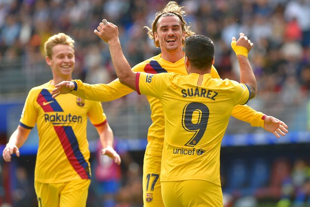 Barcelona's French forward Antoine Griezmann (C) celebrates with Barcelona's Uruguayan forward Luis Suarez and Barcelona's Dutch midfielder Frenkie De Jong after scoring during the Spanish league football match SD Eibar against FC Barcelona at the Ipurua stadium in Eibar on October 19, 2019. (Photo by ANDER GILLENEA / AFP) (Photo by ANDER GILLENEA/AFP via Getty Images)