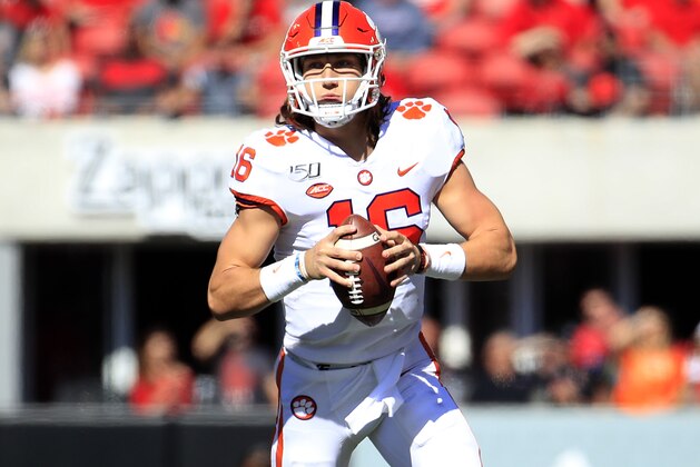 LOUISVILLE, KENTUCKY - OCTOBER 19:  Trevor Lawrence #16 of the Clemson Tigers throws a pass against the Louisville Cardinals at Cardinal Stadium on October 19, 2019 in Louisville, Kentucky. (Photo by Andy Lyons/Getty Images)