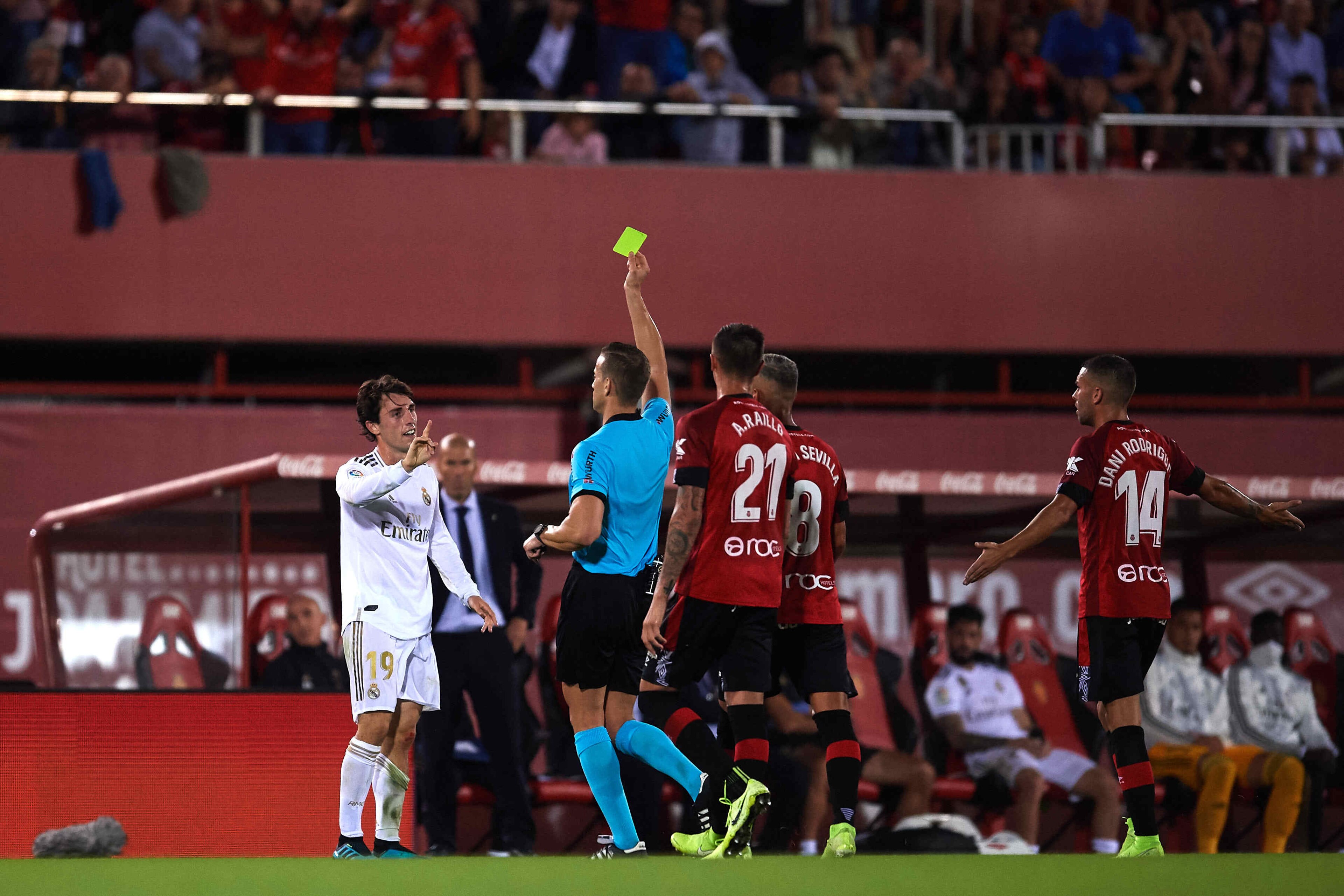 MALLORCA, SPAIN - OCTOBER 19: Alvaro Odriozola of Real Madrid CF is shown a second yellow card by referee Javier Alberola Rojas during the La Liga match between RCD Mallorca and Real Madrid CF at Iberostar Estadi on October 19, 2019 in Mallorca, Spain. (Photo by Alex Caparros/Getty Images)
