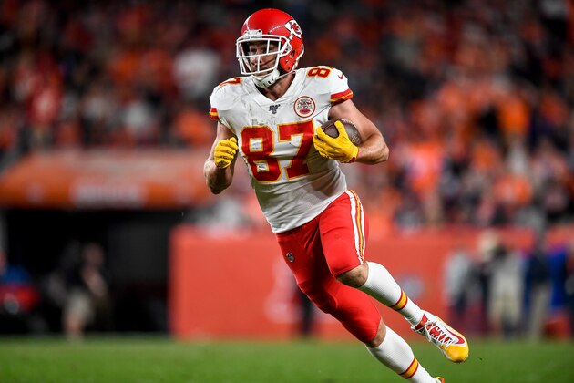 DENVER, CO - OCTOBER 17:  Travis Kelce #87 of the Kansas City Chiefs carries the ball against the Denver Broncos in the third quarter at Empower Field at Mile High on October 17, 2019 in Denver, Colorado. (Photo by Dustin Bradford/Getty Images)