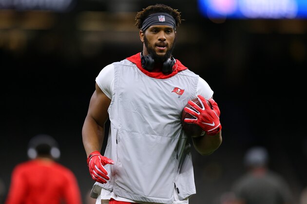 NEW ORLEANS, LOUISIANA - OCTOBER 06: O.J. Howard #80 of the Tampa Bay Buccaneers warms up before a game against the New Orleans Saints at the Mercedes Benz Superdome on October 06, 2019 in New Orleans, Louisiana. (Photo by Jonathan Bachman/Getty Images)