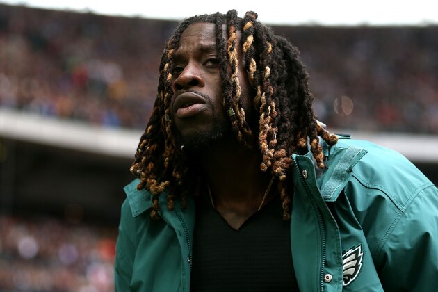 LONDON, ENGLAND - OCTOBER 28: Jay Ajayi of the Eagles walks around the pitch with crutches after an injury during the NFL International Series match between Philadelphia Eagles and Jacksonville Jaguars at Wembley Stadium on October 28, 2018 in London, England. (Photo by Alex Pantling/Getty Images)