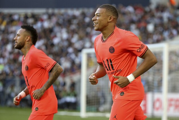 BORDEAUX, FRANCE - SEPTEMBER 28: Kylian Mbappe of PSG celebrates the goal of teammate Neymar Jr (left) during the Ligue 1 match between FC Girondins de Bordeaux and Paris Saint-Germain (PSG) at Stade Matmut Atlantique on September 28, 2019 in Bordeaux, France. (Photo by Jean Catuffe/Getty Images)