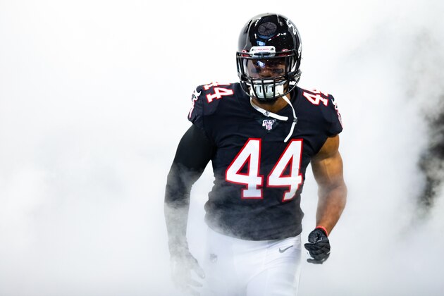 ATLANTA, GA - SEPTEMBER 29: Vic Beasley #44 of the Atlanta Falcons runs onto the field prior to the start of the game against the Tennessee Titans at Mercedes-Benz Stadium on September 29, 2019 in Atlanta, Georgia. (Photo by Carmen Mandato/Getty Images)