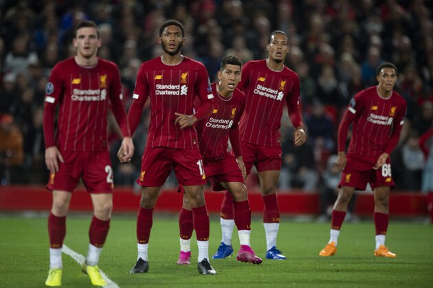 LIVERPOOL, ENGLAND - OCTOBER 02: Liverpool players Andy Robertson, Joe Gomez, Roberto Firmino, Virgil van Dijk and Trent Alexander-Arnold wait for a corner to be taken during the UEFA Champions League group E match between Liverpool FC and RB Salzburg at Anfield on October 2, 2019 in Liverpool, United Kingdom. (Photo by Visionhaus)