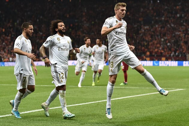 Real Madrid's German midfielder Toni Kroos (R) celebrates after scoring a goal during the UEFA Champions League group A football match between Galatasaray and Real Madrid on October 22, 2019 at the Ali Sami Yen Spor Kompleksi in Istanbul. (Photo by OZAN KOSE / AFP) (Photo by OZAN KOSE/AFP via Getty Images)