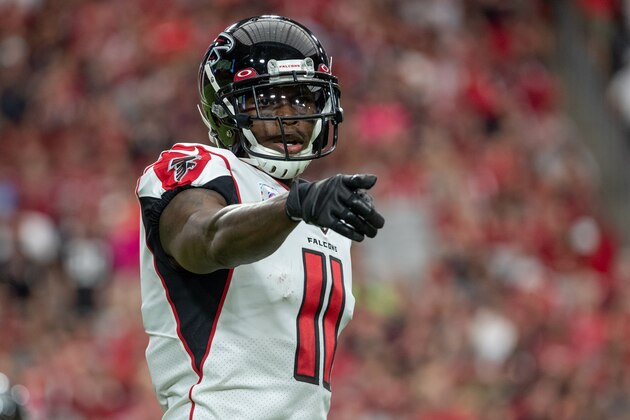 GLENDALE, ARIZONA - OCTOBER 13: Julio Jones #11 of the Atlanta Falcons in action during the NFL game against the Arizona Cardinals at State Farm Stadium on October 13, 2019 in Glendale, Arizona. The Cardinals defeated the Falcons 34-33. (Photo by Jennifer Stewart/Getty Images)
