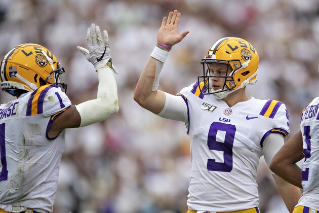 STARKVILLE, MS - OCTOBER 19:   Joe Burrow #9 and Ja
