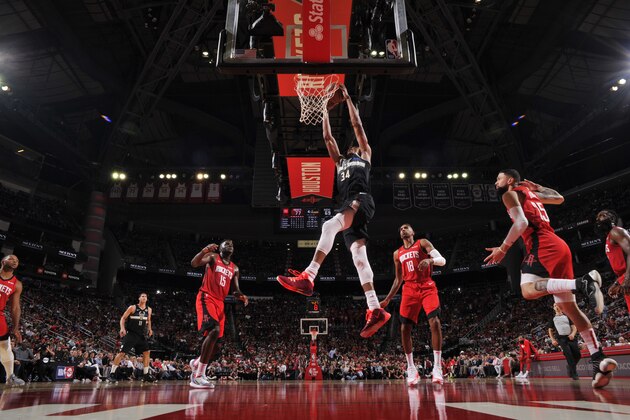 HOUSTON, TX - October 24 : Giannis Antetokounmpo #34 of the Milwaukee Bucks shoots the ball against the Houston Rockets on October 24, 2019 at the Toyota Center in Houston, Texas. NOTE TO USER: User expressly acknowledges and agrees that, by downloading and or using this photograph, User is consenting to the terms and conditions of the Getty Images License Agreement. Mandatory Copyright Notice: Copyright 2019 NBAE (Photo by Bill Baptist/NBAE via Getty Images)