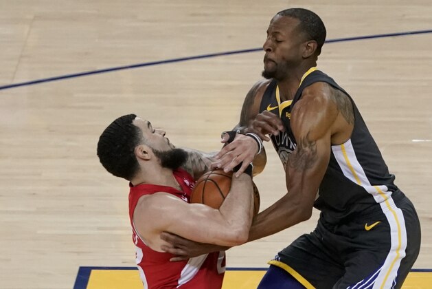Toronto Raptors guard Fred VanVleet, left, is defended by Golden State Warriors forward Andre Iguodala during the second half of Game 4 of basketball's NBA Finals in Oakland, Calif., Friday, June 7, 2019. (AP Photo/Tony Avelar)