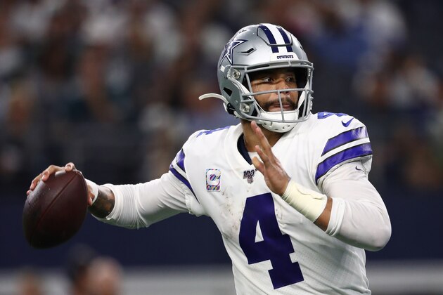 ARLINGTON, TEXAS - OCTOBER 20: Dak Prescott #4 of the Dallas Cowboys passes during the first half against the Philadelphia Eagles in the game at AT&T Stadium on October 20, 2019 in Arlington, Texas. (Photo by Ronald Martinez/Getty Images)