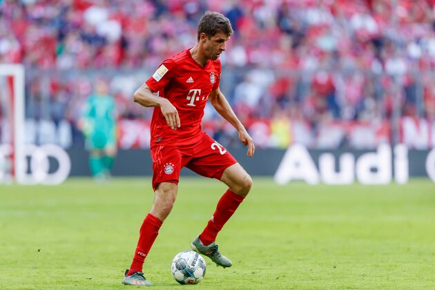 MUNICH, GERMANY - OCTOBER 26: Thomas Mueller of FC Bayern Muenchen controls the ball during the Bundesliga match between FC Bayern Muenchen and 1. FC Union Berlin at Allianz Arena on October 26, 2019 in Munich, Germany. (Photo by TF-Images/Getty Images)