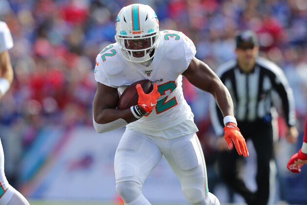 ORCHARD PARK, NY - OCTOBER 20:  Kenyan Drake #32 of the Miami Dolphins runs the ball against the Buffalo Bills at New Era Field on October 20, 2019 in Orchard Park, New York.  Buffalo beats Miami 31 to 21. (Photo by Timothy T Ludwig/Getty Images)
