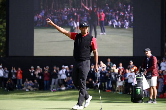 INZAI, JAPAN - OCTOBER 28: Tiger Woods of the United States celebrates winning the tournament on the 18th green during the final round of the Zozo Championship at Accordia Golf Narashino Country Club on October 28, 2019 in Inzai, Chiba, Japan. (Photo by Chung Sung-Jun/Getty Images)