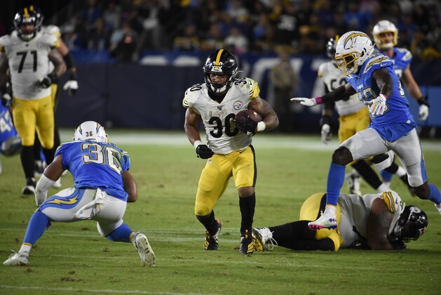 CARSON, CA - OCTOBER 13: James Conner #30 of the Pittsburgh Steelers plays during a game against the Los Angeles Chargers at Dignity Health Sports Park October 13, 2019 in Carson, California.  (Photo by Denis Poroy/Getty Images)
