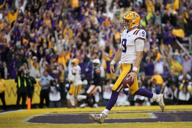 BATON ROUGE, LOUISIANA - OCTOBER 26: Quarterback Joe Burrow #9 of the LSU Tigers in action against the Auburn Tigers at Tiger Stadium on October 26, 2019 in Baton Rouge, Louisiana. (Photo by Chris Graythen/Getty Images)
