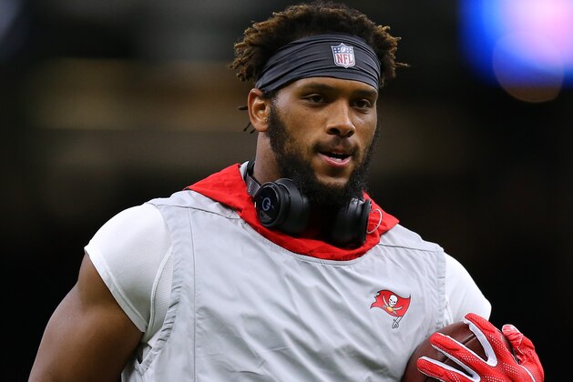 NEW ORLEANS, LOUISIANA - OCTOBER 06: O.J. Howard #80 of the Tampa Bay Buccaneers warms up before a game against the New Orleans Saints at the Mercedes Benz Superdome on October 06, 2019 in New Orleans, Louisiana. (Photo by Jonathan Bachman/Getty Images)