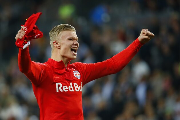 SALZBURG, AUSTRIA - OCTOBER 27: Erling Haaland of Salzburg celebrates the victory after the tipico Bundesliga match between FC Red Bull Salzburg and SK Rapid Wien at Red Bull Arena on October 27, 2019 in Salzburg, Austria. (Photo by David Geieregger/SEPA.Media /Getty Images)