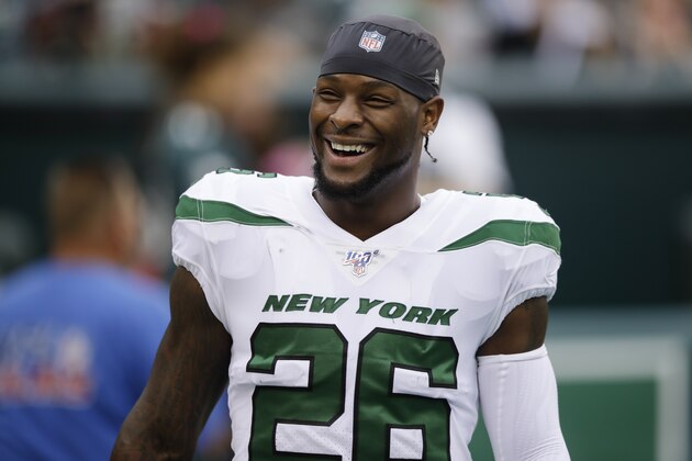 New York Jets running back Le'Veon Bell in action before an NFL football game against the Philadelphia Eagles, Sunday, Oct. 6, 2019, in Philadelphia. (AP Photo/Matt Rourke)