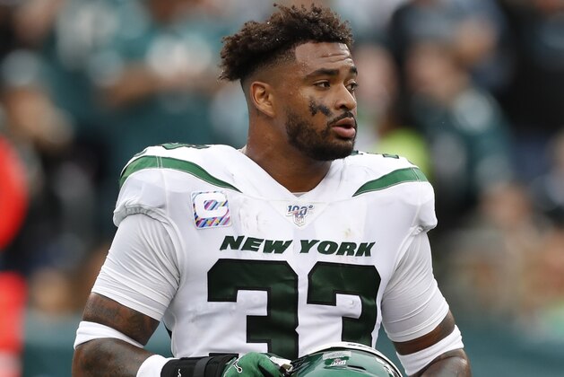PHILADELPHIA, PENNSYLVANIA - OCTOBER 06: Strong Safety Jamal Adams #33 of the New York Jets stands on the field during the first half against the Philadelphia Eagles at Lincoln Financial Field on October 06, 2019 in Philadelphia, Pennsylvania. (Photo by Todd Olszewski/Getty Images)