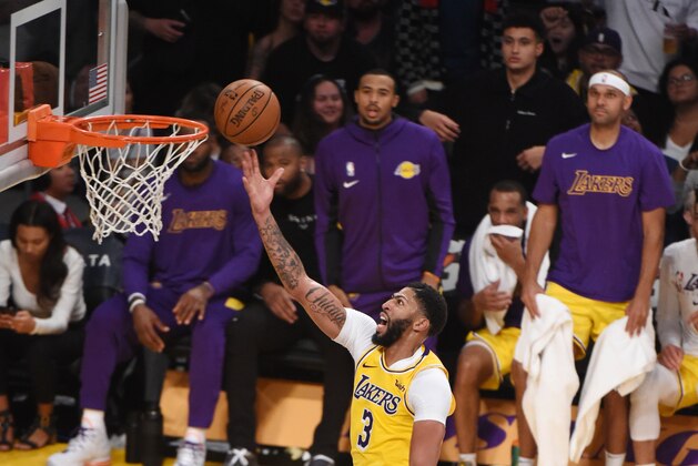 LOS ANGELES, CA - OCTOBER 29: Anthony Davis #3 of the Los Angeles Lakers shoots the ball against the Memphis Grizzlies on October 29, 2019 at STAPLES Center in Los Angeles, California. NOTE TO USER: User expressly acknowledges and agrees that, by downloading and/or using this Photograph, user is consenting to the terms and conditions of the Getty Images License Agreement. Mandatory Copyright Notice: Copyright 2019 NBAE (Photo by Adam Pantozzi/NBAE via Getty Images)