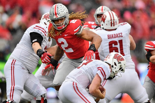 COLUMBUS, OH - OCTOBER 26:  Chase Young #2 of the Ohio State Buckeyes pressures the quarterback against the Wisconsin Badgers at Ohio Stadium on October 26, 2019 in Columbus, Ohio.  (Photo by Jamie Sabau/Getty Images)