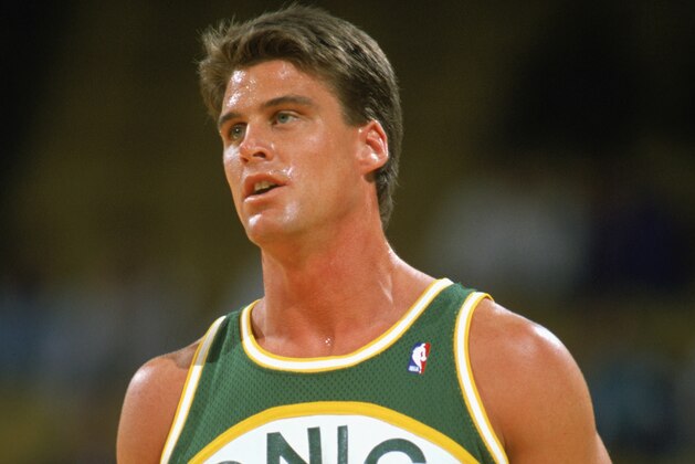 1990:  Jim Farmer #21 of the Seattle Supersonics looks on during a game in the 1989-1990 NBA season.  (Photo by Ken Levine/Getty Images)