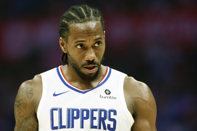 LOS ANGELES, CA - OCTOBER 28: Kawhi Leonard #2 of the LA Clippers looks on against the Charlotte Hornets on October 28, 2019 at STAPLES Center in Los Angeles, California. NOTE TO USER: User expressly acknowledges and agrees that, by downloading and/or using this Photograph, user is consenting to the terms and conditions of the Getty Images License Agreement. Mandatory Copyright Notice: Copyright 2019 NBAE (Photo by Chris Elise/NBAE via Getty Images)