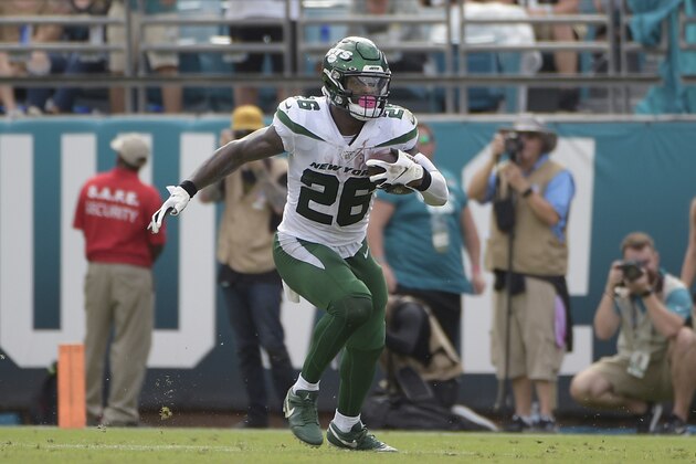 New York Jets running back Le'Veon Bell (26) rushes for yardage during the second half of an NFL football game against the Jacksonville Jaguars Sunday, Oct. 27, 2019, in Jacksonville, Fla. (AP Photo/Phelan M. Ebenhack)