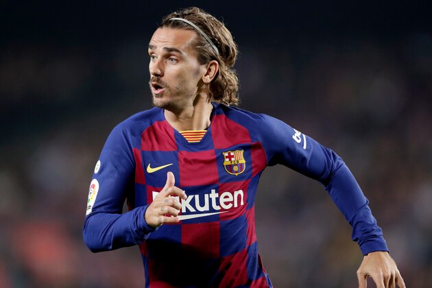 BARCELONA, SPAIN - OCTOBER 29: Antoine Griezmann of FC Barcelona  during the La Liga Santander  match between FC Barcelona v Real Valladolid at the Camp Nou on October 29, 2019 in Barcelona Spain (Photo by Jeroen Meuwsen/Soccrates/Getty Images)