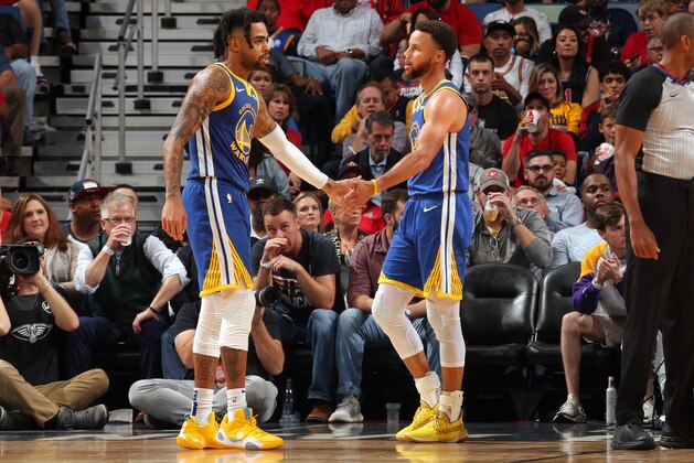 NEW ORLEANS, LA -OCTOBER 28:  Stephen Curry #30 of the Golden State Warriors high fives D'Angelo Russell #0 during the game against the New Orleans Pelicans on October 28, 2019 at the Smoothie King Center in New Orleans, Louisiana. NOTE TO USER: User expressly acknowledges and agrees that, by downloading and or using this Photograph, user is consenting to the terms and conditions of the Getty Images License Agreement. Mandatory Copyright Notice: Copyright 2019 NBAE (Photo by Layne Murdoch Jr./NBAE via Getty Images)