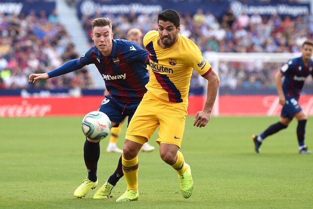 VALENCIA, SPAIN - NOVEMBER 02: Luis Suarez of FC Barcelona battles for possession with Carlos Clerc of Levante UD during the Liga match between Levante UD  and FC Barcelona at Ciutat de Valencia on November 02, 2019 in Valencia, Spain. (Photo by Alex Caparros/Getty Images)