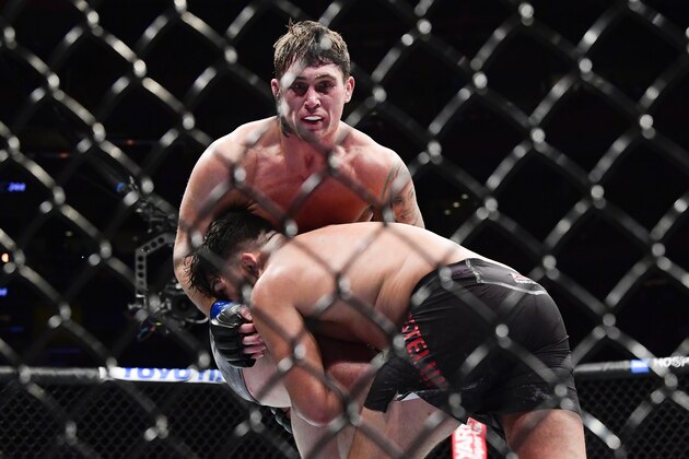 NEW YORK, NEW YORK - NOVEMBER 02:  Kelvin Gastelum of the United States (R) fights against Darren Till of the United Kingdom in the Middleweight bout during UFC 244 at Madison Square Garden on November 02, 2019 in New York City. (Photo by Steven Ryan/Getty Images)