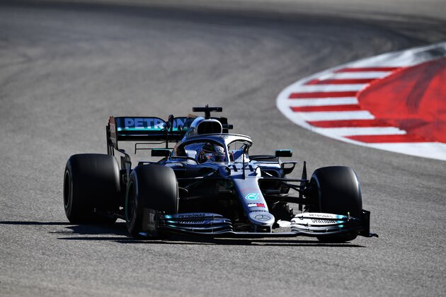 AUSTIN, TEXAS - NOVEMBER 03: Lewis Hamilton of Great Britain driving the (44) Mercedes AMG Petronas F1 Team Mercedes W10 on track during the F1 Grand Prix of USA at Circuit of The Americas on November 03, 2019 in Austin, Texas. (Photo by Clive Mason/Getty Images)