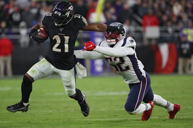 BALTIMORE, MARYLAND - NOVEMBER 03: Running back Mark Ingram II #21 of the Baltimore Ravens rushes past linebacker Elandon Roberts #52 of the New England Patriots during the fourth quarter at M&T Bank Stadium on November 3, 2019 in Baltimore, Maryland. (Photo by Todd Olszewski/Getty Images)