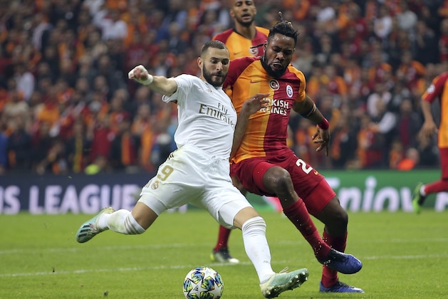 Real Madrid's Karim Benzema, left, duels for the ball with Galatasaray's Christian Luyindama during the Champions League group A soccer match between Galatasaray and Real Madrid in Istanbul, Tuesday, Oct. 22, 2019. (AP Photo)